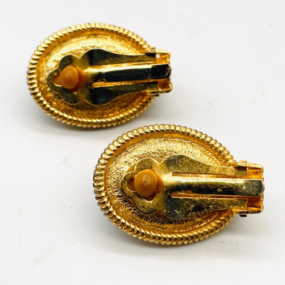 Clip On Earrings Green Faux Emerald Cabochon Gold Tone Textured - Picture 2 of 2
